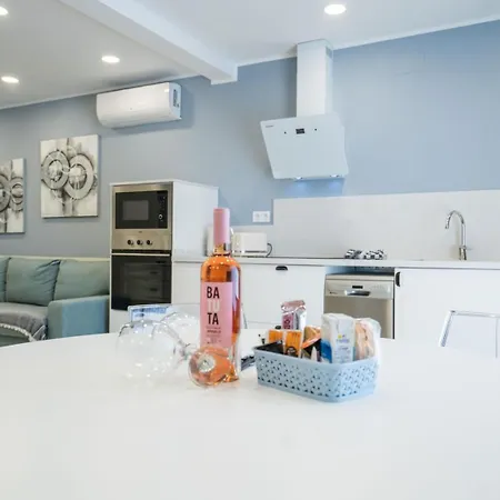 Casa Marlene Luxury Seafront דירה *