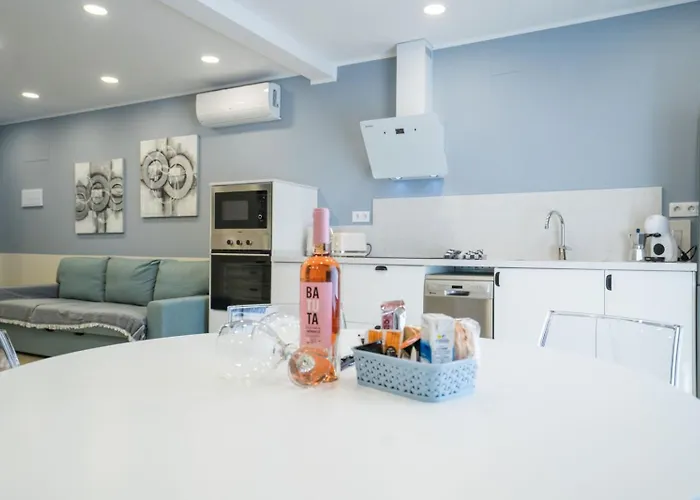 Casa Marlene Luxury Seafront 아파트 *